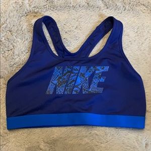 🚚MOVING SALE MUST GO! Nike sports bra